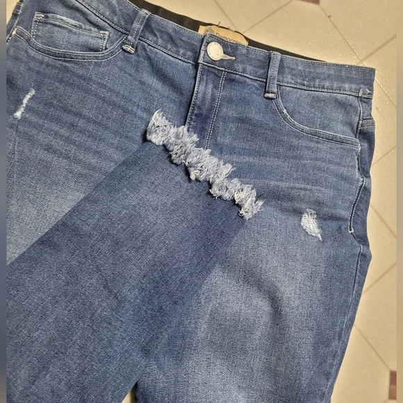 Democracy Jeans Womens Size 12 Ankle Cropped Distressed Raw Hem Blue Denim - Picture 3 of 9